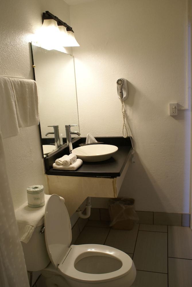 Whispering Pines Motel - Asheville Ngoại thất bức ảnh