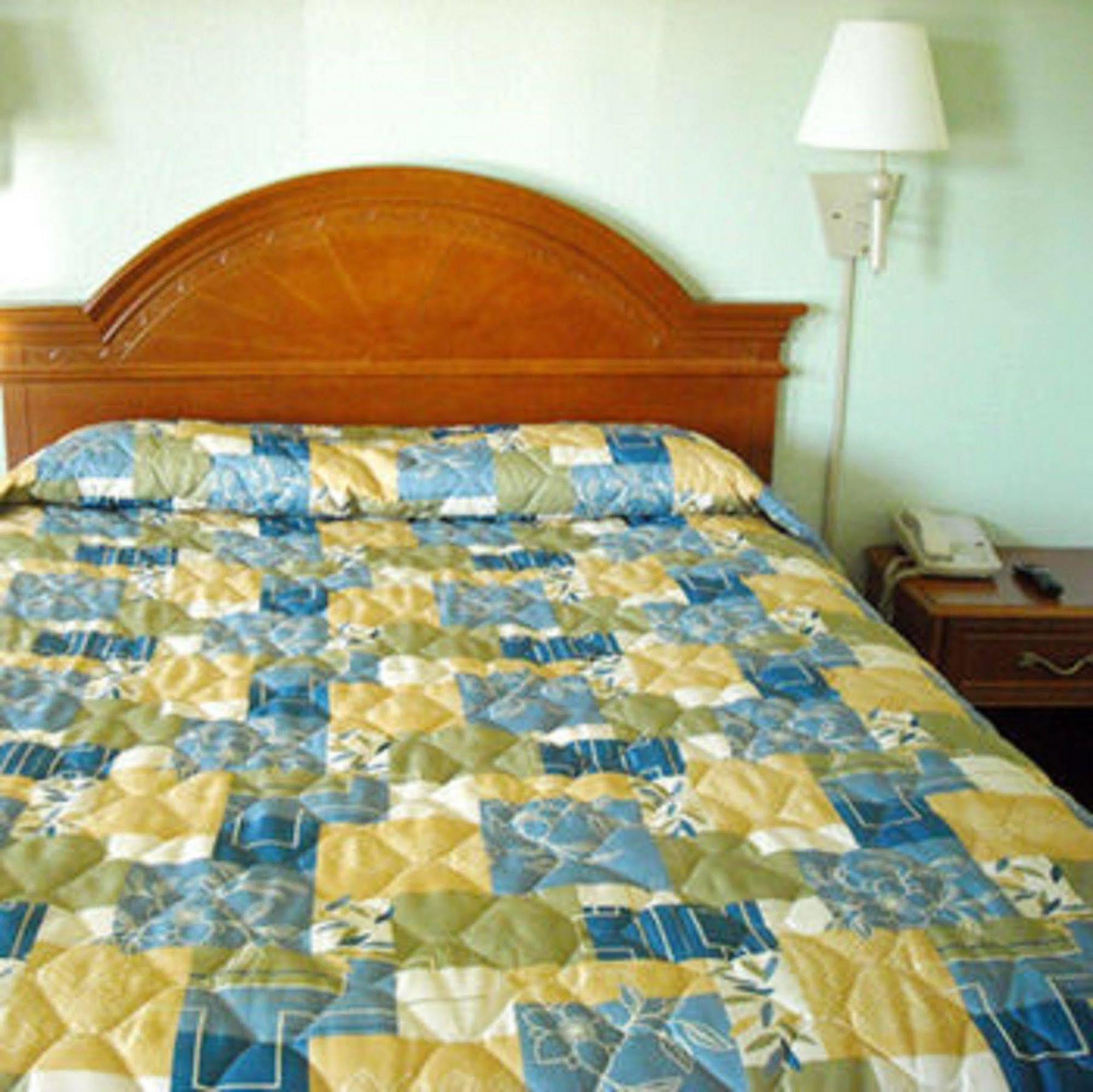 Whispering Pines Motel - Asheville Phòng bức ảnh