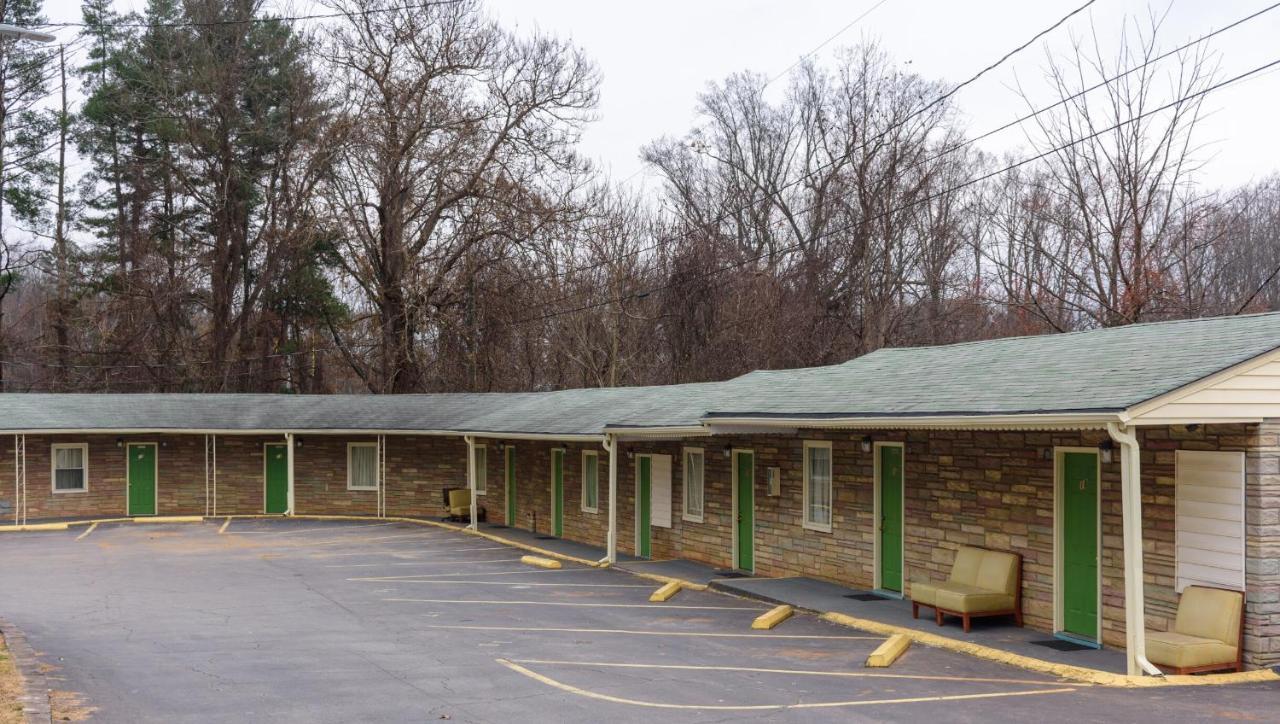 Whispering Pines Motel - Asheville Ngoại thất bức ảnh