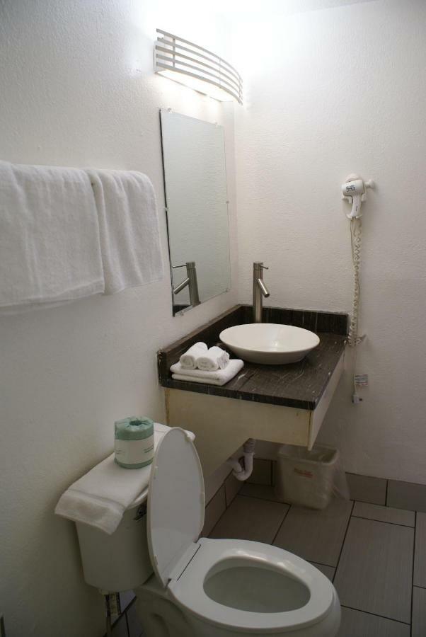 Whispering Pines Motel - Asheville Ngoại thất bức ảnh