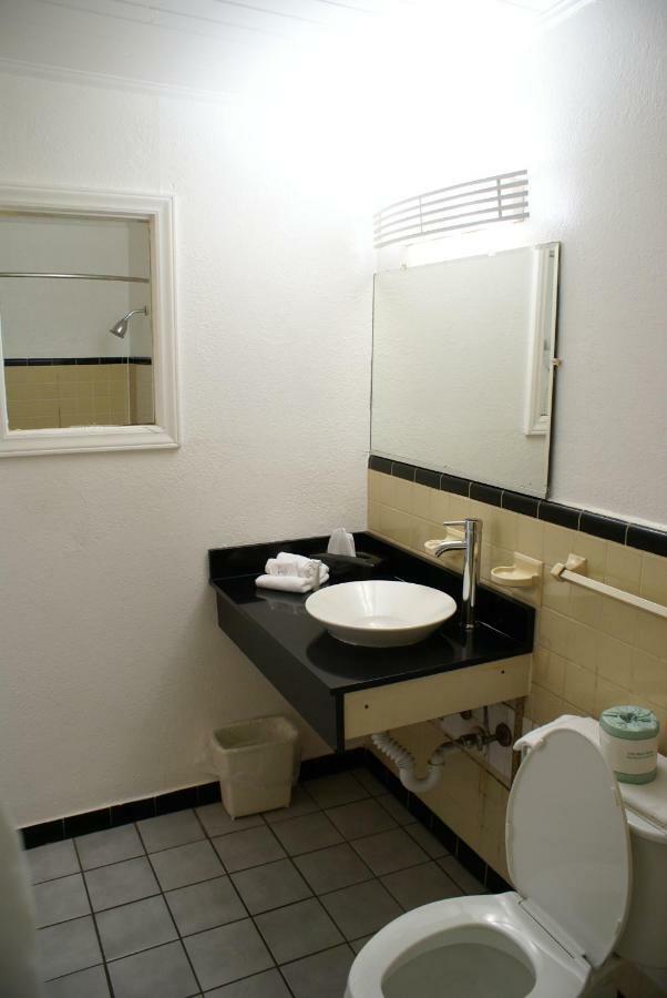 Whispering Pines Motel - Asheville Ngoại thất bức ảnh